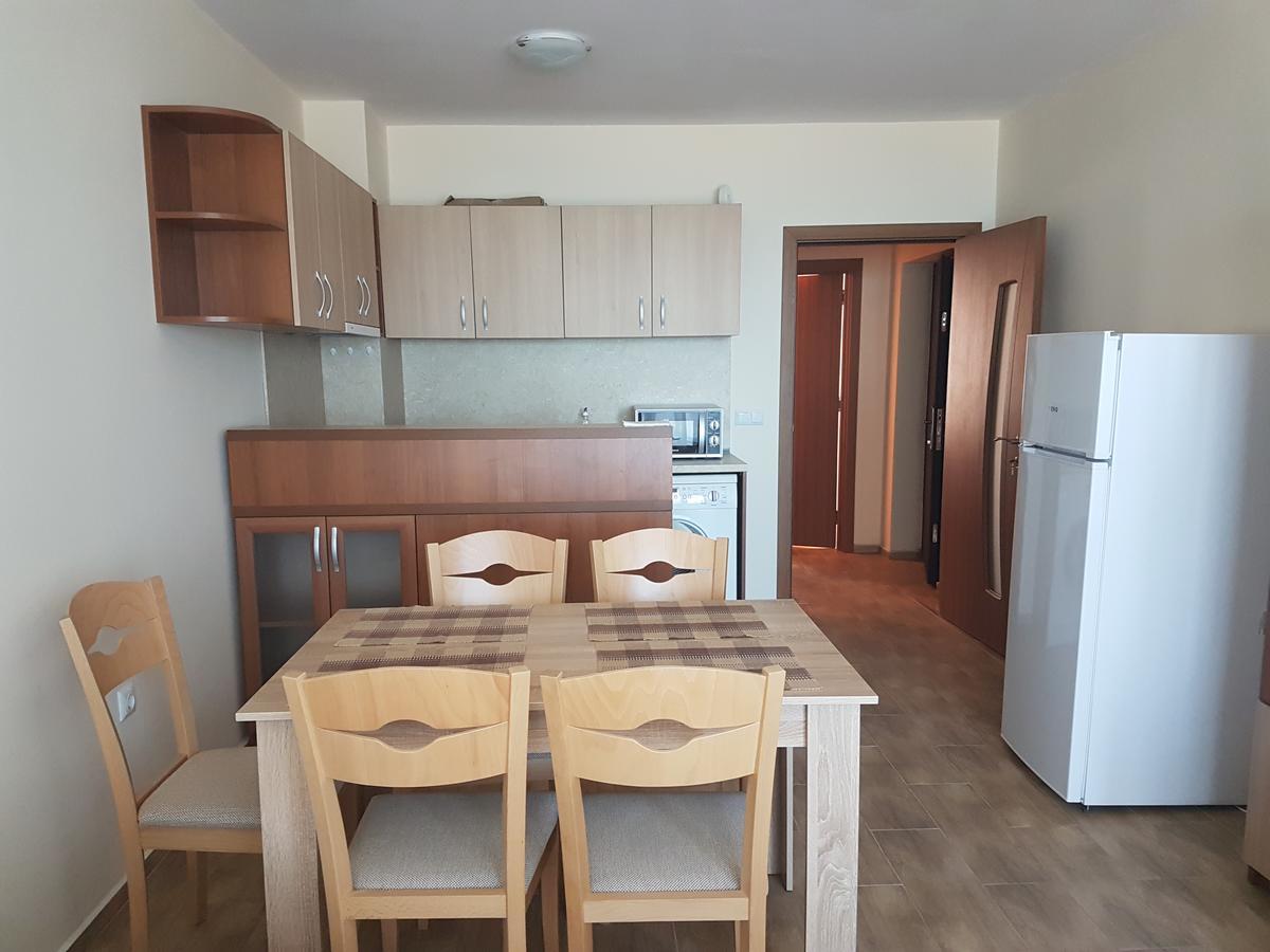 Apart Hotel Iglika Pomorie Bagian luar foto